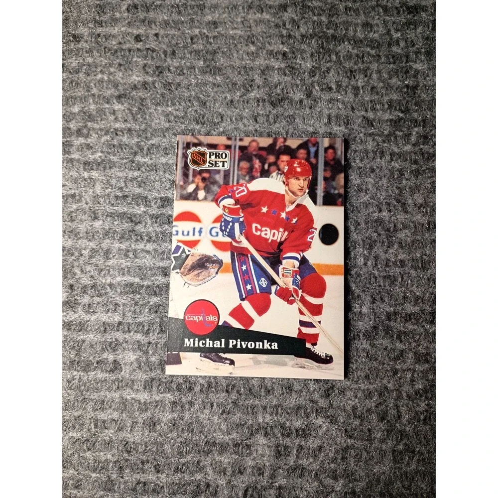 Vintage 1991 Pro Set Washington Capitals Michal Pivonka Hockey Card #252